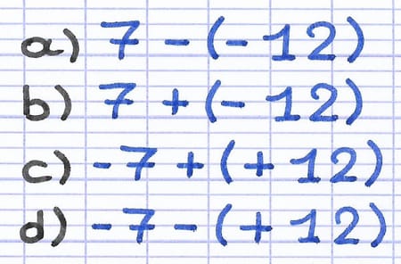 Quatre additions et soustractions de nombres relatifs à effectuer : a) 7 - (-12), b) 7 + (-12), c) -7 + (+12), d) -7 - (+12).