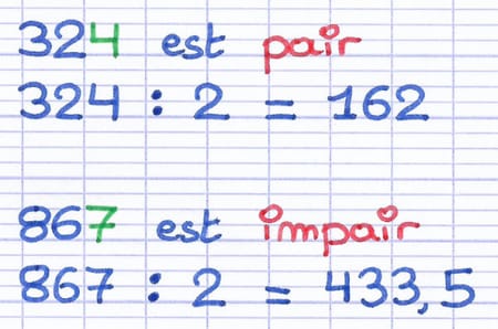 Critère de divisibilité par 2 illustré par quelques exemples.