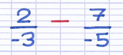 Soustraction de fractions composées de nombres relatifs : 2/-3 - 7/-5.