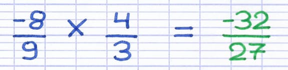 Calcul de la multiplication des deux fractions : -8/9 × 4/3 = -32/27.