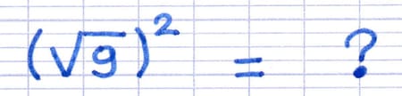 Puissance carrée d’une racine carrée (√9)² que l’on souhaite calculer.