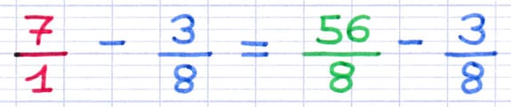 La soustraction de fractions s’effectue en plaçant les fractions sur un dénominateur commun : 7/1 − 3/8 = 56/8 − 3/8.
