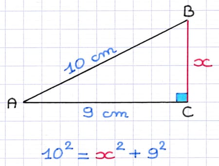 Le théorème de Pythagore est mis en équation : 10² = x² + 9².