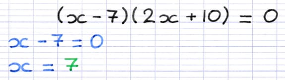 Résolution d’une équation du premier degré pour trouver la première solution : x − 7 = 0 donc x = 7.