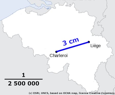 Carte de Belgique avec un segment de 3 cm mesurant la distance de Charleroi à Liège.