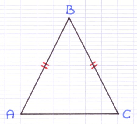 Triangle isocèle ABC dont le sommet principal est B.