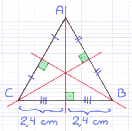 Triangle équilatéral avec ses trois axes de symétrie coupant perpendiculairement chaque côté en son milieu.