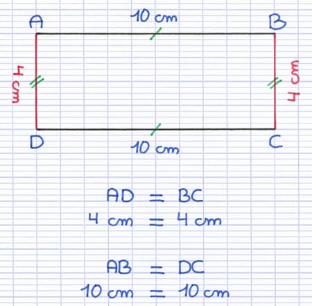 Rectangle ABCD avec les côtés opposés parallèles et de même longueur, [AB] = [DC] = 10 cm et [AD] = [BC] = 4 cm.